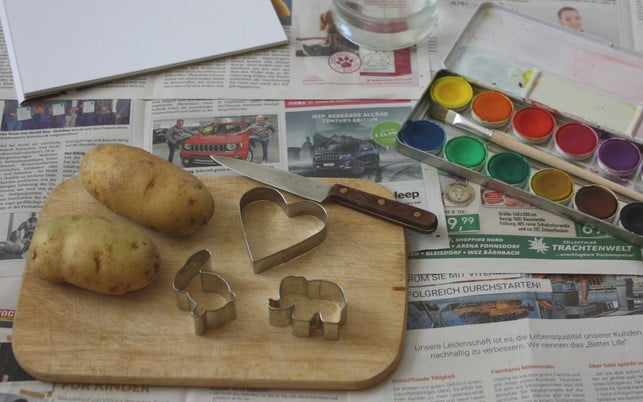 grosse-kartoffeln-eignen-sich-besonders-gut-fuer-den-maria-hohenthalutopiade-191130_download Große Kartoffeln eignen sich besonders gut für den Kartoffeldruck.