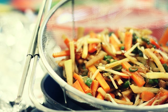 stir-fry-kannst-du-nach-belieben-abwandeln-indem-cc0-pixabay-schuetz-mediendesign-200611_download Stir-Fry kannst du nach Belieben abwandeln, indem du zum Beispiel anderes Gemüse verwendest oder es mit Tofu oder Reis servierst.