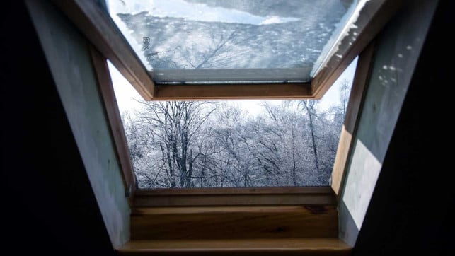 Schlafen bei offenem Fenster: Im Winter eine gute Idee? schlafen bei offenem fenster im winter