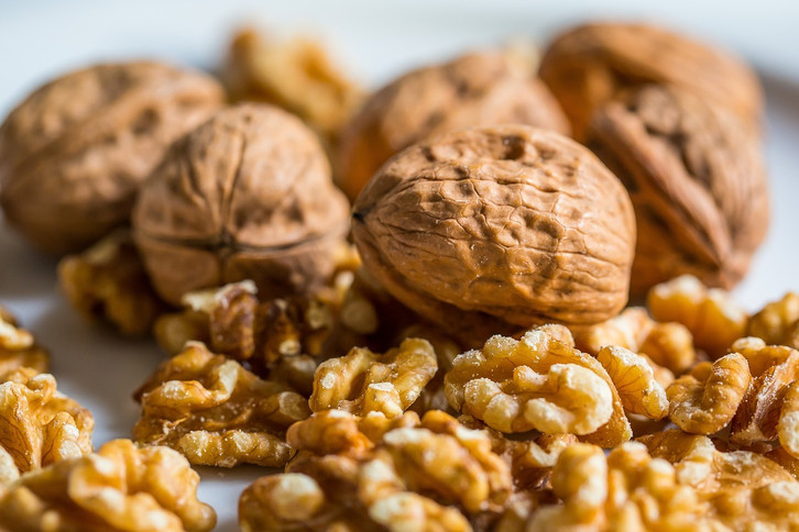 Nuts-contain-a-particularly-lots-of-vitamin-e-cc0-pixabay-maxmann-180214_download Nuts contain a particularly high amount of vitamin E, which is one of the strongest antioxidants.