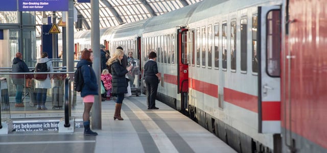 Schienen frei, Preise hoch: Was Bahnreisende und Verbraucher:innen im Dezember erwartet