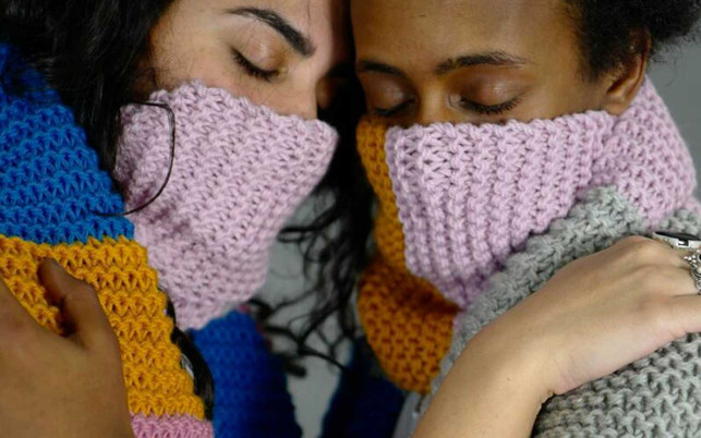 Regenbogenschal-z-fitbuddha-20211209-1280x800 Warm, schön und handgestrickt: Der Regenbogenschal