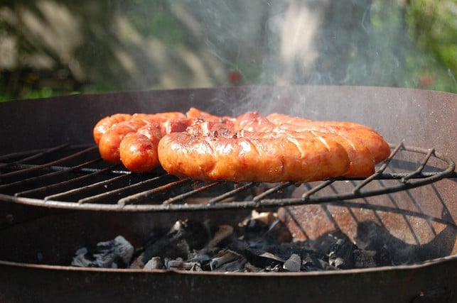 Sausage harms the body, both the brain and the intestine can ignite with regular consumption.