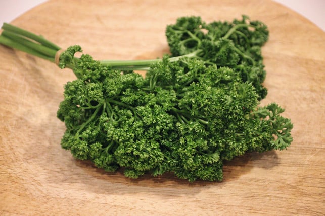 mehr-als-nur-deko-petersilie-ist-ein-gesundes-und-cc0--pixabay--planet_fox-251114_download Mehr als nur Deko: Petersilie ist ein gesundes und vielseitiges Küchenkraut.