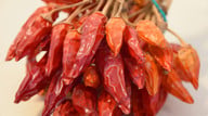 fuer-harissa-brauchst-du-getrocknete-chilis-cc0pixabayhilei-180812_download Harissa kannst du anstelle der ganzen Chilis auch aus Chiliflocken herstellen.getrocknete Chilis.