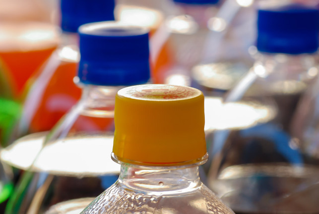 Wasser-Plastikflasche-supermarkt-verpackung-us-haneen-krimly-04012023-1920x1280px Wasser Plastikflasche Verpackung Supermarkt