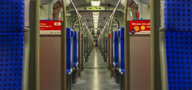 Sitzplätze in einer S-Bahn