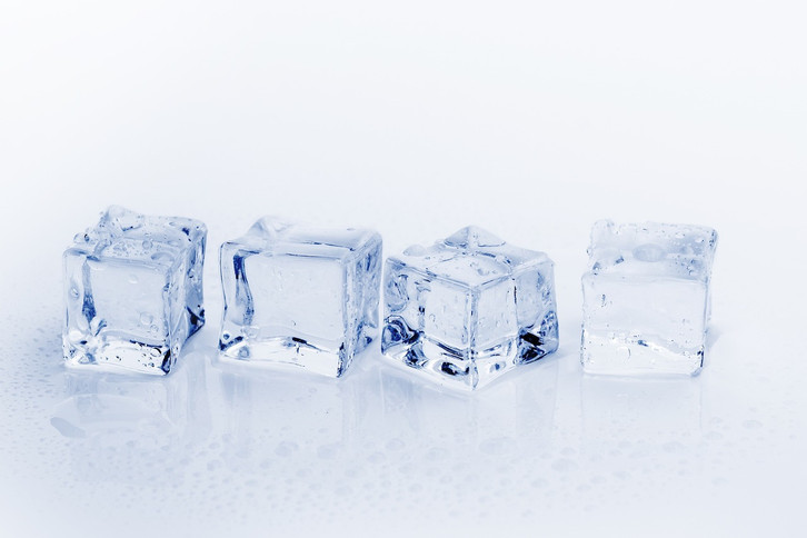 Used carefully, ice cubes can act as an immediate remedy for heat-related headaches.
