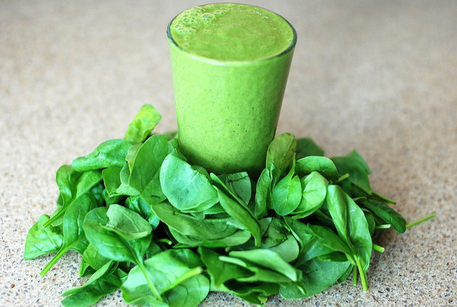 spinat-laesst-sich-vielseitig-einsetzen-zum-beisp-cc0-pixabay-naturefriend-240702_download Spinat lässt sich vielseitig einsetzen – zum Beispiel in einem grünen Smoothie.