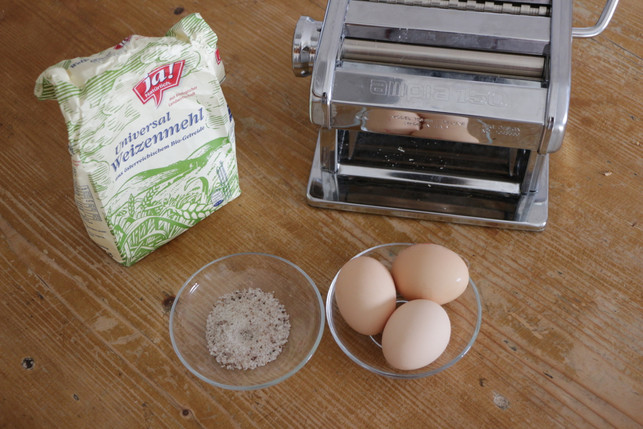 eine-nudelmaschine-ist-von-vorteil-aber-nicht-unbedingt-notwendig-utopiakatbliem-170629 Eine Nudelmaschine ist von Vorteil, aber nicht unbedingt notwendig.