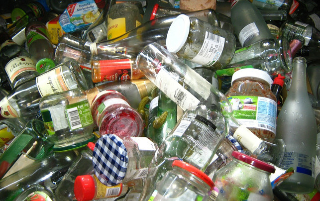 fuer-das-recycling-muss-glas-sortenrein-sein-frem-cc0-pixabay-geralt-180710_download Für das Recycling muss Glas sortenrein sein – Fremdstoffe wie Deckel und Verschlüsse müssen entfernt werden.