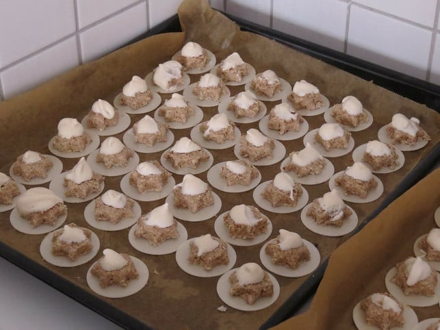 der-eischnee-trocknet-ueber-nacht-auf-den-plaetzchen-cc0-pixabay-hans-181014_download Der Eischnee trocknet über Nacht auf den Plätzchen.