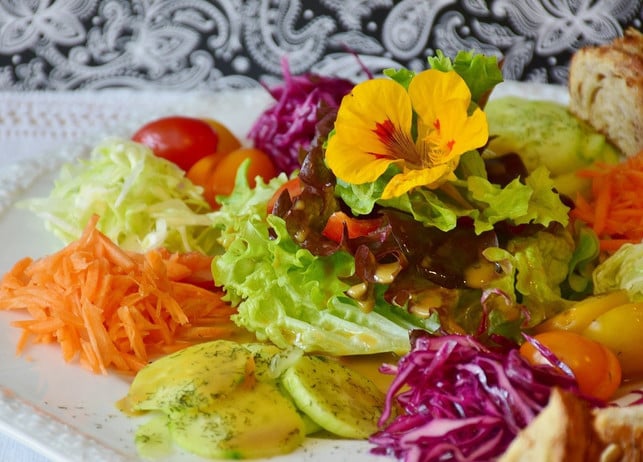 zu-viel-essig-im-salatdressing-natron-salz-oder-cc0-pixabay-ritae-210121_download Zu viel Essig im Salatdressing? Natron, Salz oder Zucker können helfen.