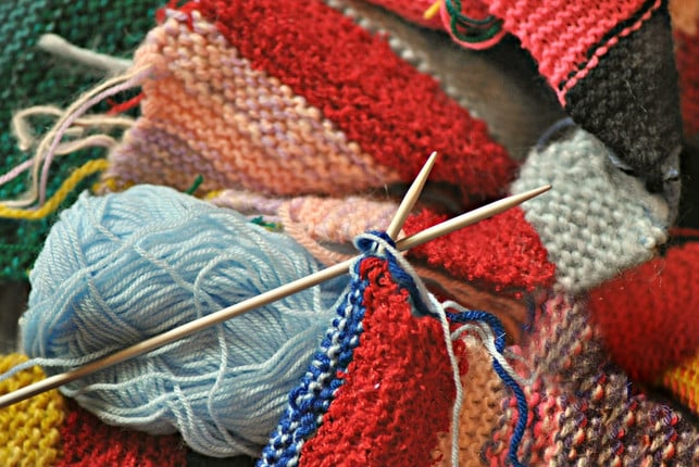 stricken-haekeln-oder-naehen-deiner-fantasie-sind-cc0-pixabay-mabelamber-180614_download Stricken, häkeln oder nähen - deiner Fantasie sind bei der Gestaltung eines Zugluftstoppers keine Grenzen gesetzt.