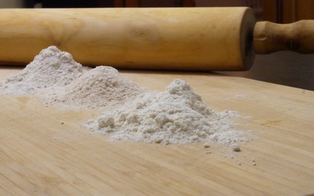 weissmehl-ganz-vorne-hat-die-hellste-farbe-und-di-sven-christian-schulz-utopia-190116_download Weißmehl (ganz vorne) hat die hellste Farbe und die wenigsten Mineralien.