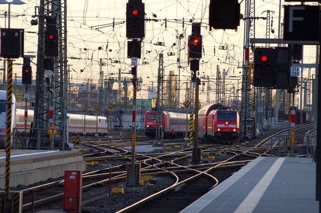 marudor-verschafft-dir-einen-ueberblick-ueber-alle-ae-cc0-pixabay-995645-220608_download Bahn Experte verschafft dir einen Überblick über alle Änderungen und Einzelheiten deiner Bahnreise.