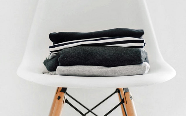 capsule-wardrobe-kleidungsstuecke-us-sarah-dorweiler-180209-1280x800 Klimafreundlich einkaufen: weniger Klamotten zum Beispiel