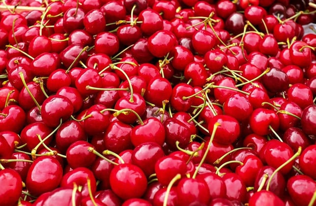 suesskirschen-sind-suesser-und-groesser-als-sauerkirsche-cc0-pixabay-couleur-211013_download Süßkirschen sind süßer und größer als Sauerkirschen.