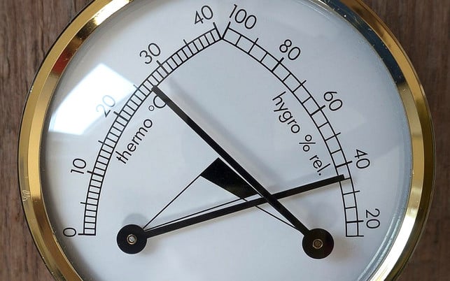 Hohe Luftfeuchtigkeit trotz Lüften: Woran kann es liegen und was hilft? Hohe Luftfeuchtigkeit trotz Lüften