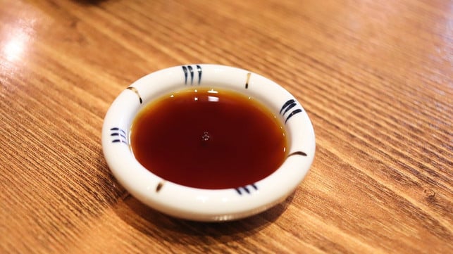 shoyu-sojasauce-ist-heller-als-tamari-sauce-cc0-pixabay-allybally4b-220315_download Shoyu-Sojasauce ist heller als Tamarisauce, doch beide sind gesund.