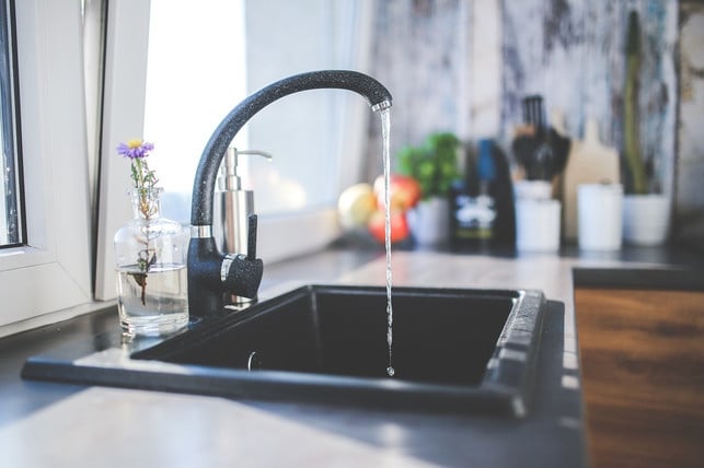 wie-viel-sinn-macht-osmosewasser-wenn-in-deutschl-cc0-pixabay-kaboompics-190607_download Lohnt sich Osmosewasser, wenn in Deutschland das Leitungswasser sauber ist?
