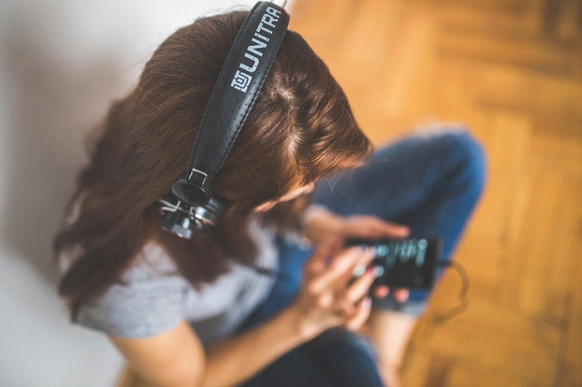 The favorite song-you-wach-making-CC0-Pixabay-Kaboompics-190128_Download The favorite song can wake you awake.