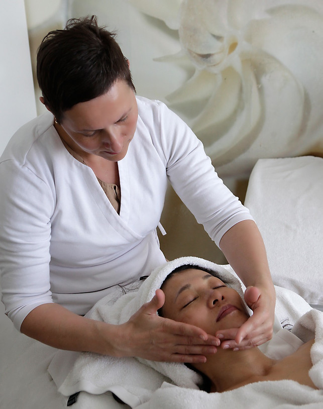 massage-hilft-bei-zornesfalten-cc0-pixabay-office469-190812_download Massage hilft bei Zornesfalten