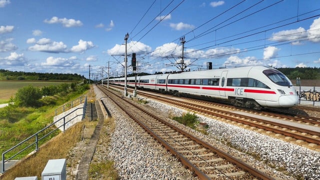bahncard-deutsche-bahn-cc0-pixabay-holzijue-250212 bahncard deutsche bahn