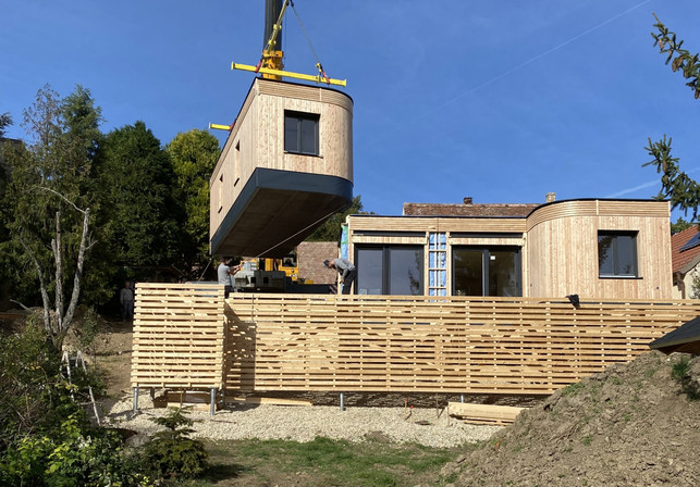 Holzhäuser von Wohnwagon werden modular aufgebaut. Holzhäuser von Wohnwagon werden modular aufgebaut.