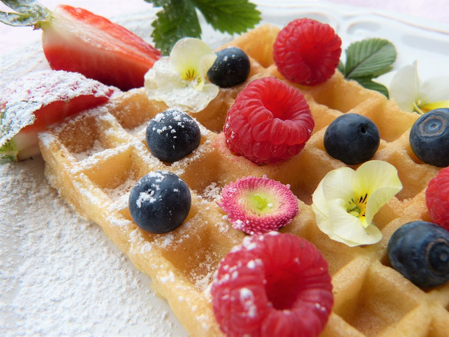 die-fertigen-waffeln-schmecken-besonders-gut-wenn-cc0-pixabay-silviarita-190516_download Die fertigen Waffeln schmecken besonders gut, wenn du sie mit Früchten und Puderzucker garnierst