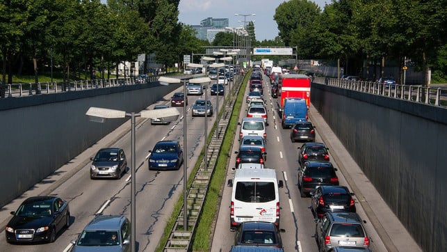 autobahn-berlin-pb-stux-210706-1280x720 Die Autobahn A100 in Berlin soll weiter ausgebaut werden, dabei ist die Idee alles andere als zeitgemäß.