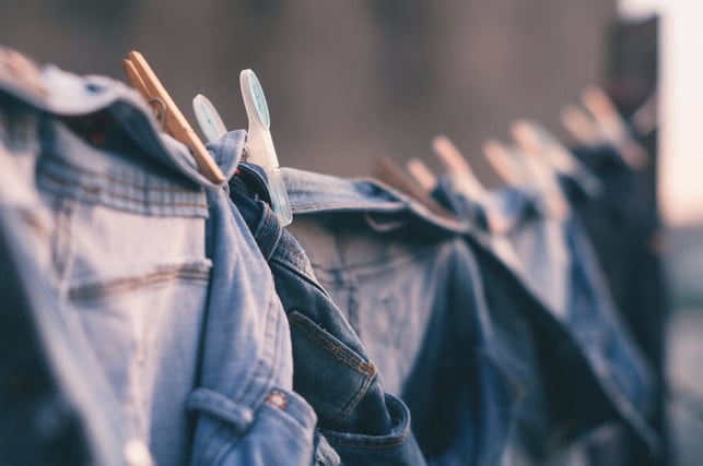 viele-kleidungsstuecke-werden-oefter-gewaschen-als-n-cc0--pixabay--pexels-251019_download Viele Kleidungsstücke werden öfter gewaschen als notwendig. Dazu gehören zum Beispiel Jeans.