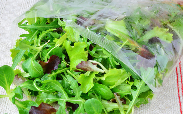 faule-angewohnheit-tueten-salat-w-JackF-180508-1280x800 Faule Angewohnheiten Tütensalat