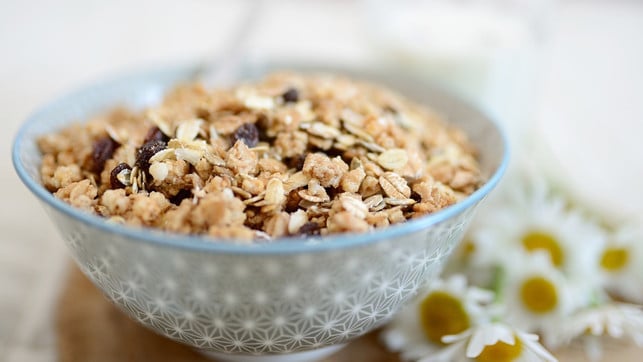 ein-muesli-mit-haferflocken-saettigt-laenger-als-zuck-cc0-pixabay-congerdesign-240613_download Ein Müsli mit Haferflocken sättigt länger als zuckrige Cerealien.