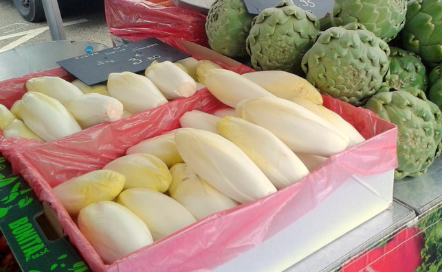 auf-wochenmaerkten-findest-du-auch-im-winter-region-utopia-leonie-barghorn-190119_download Auf Wochenmärkten findest du auch im Winter regionalen Chicorée.