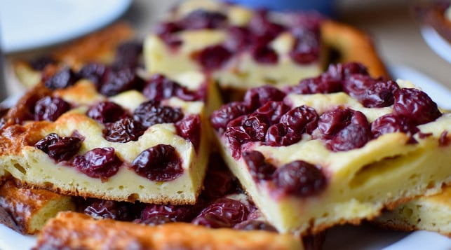 kirschkuchen-schmeckt-besonders-gut-mit-selbst-gee-cc0-pixabay-odirf-211012_download Alle Kirschsorten eignen sich, um einen Kirschkuchen zu backen.