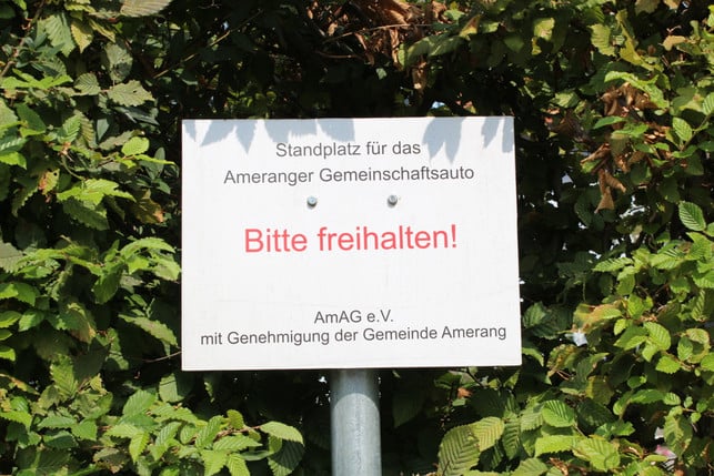 ameranger-autogemeinschaft-parkplatzschild Die Autos der AmAG haben reservierte Parkplätze.