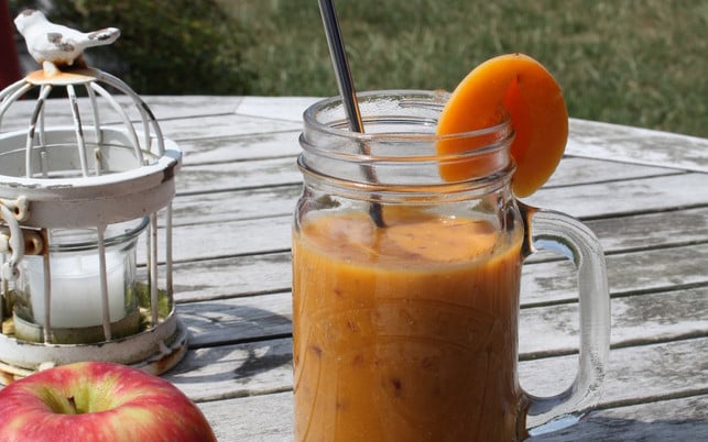 dieser-smoothie-versorgt-dich-dank-aprikosen-und-m-luise-rau-utopia-180718 Dieser Smoothie versorgt dich dank Aprikosen und Möhren mit jeder Menge Beta-Carotin.