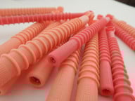 auch-mit-lockenwicklern-kannst-du-dir-locken-mache-cc0-pixabay-erikawittlieb-181209_download Auch mit Lockenwicklern kannst du dir Locken machen - das Problem hierbei: Zumeist sind diese aus Plastik.