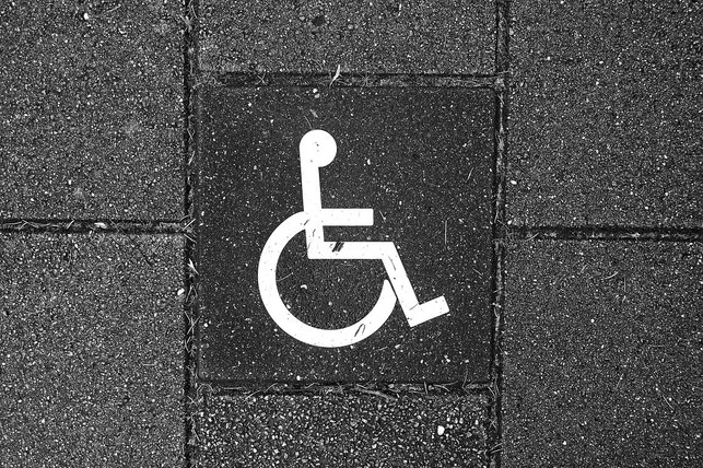 um-wirklich-allen-menschen-die-teilhabe-an-der-ges-cc0-pixabay-mabelamber-210624_download Um wirklich allen Menschen die Teilhabe an der Gesellschaft zu gewährleisten, müssen bestimmte Maßnahmen an öffentlichen Institutionen erfüllt sein.