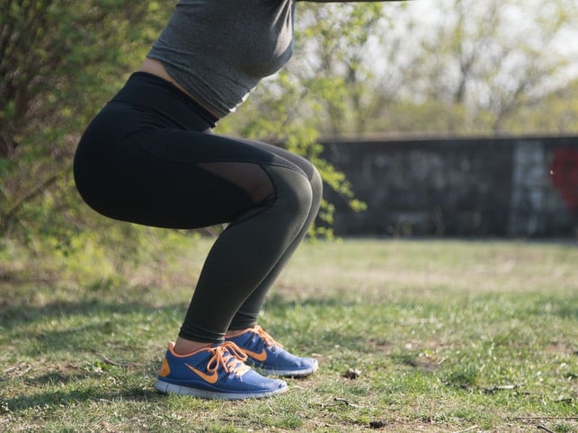 fuer-ein-effektives-bein-und-po-workout-brauchst-d-cc0-pixabay-happyveganfit-200320_download Für ein effektives Bein- und Po-Workout zuhause brauchst du nicht unbedingt schwere Gewichte und Geräte.