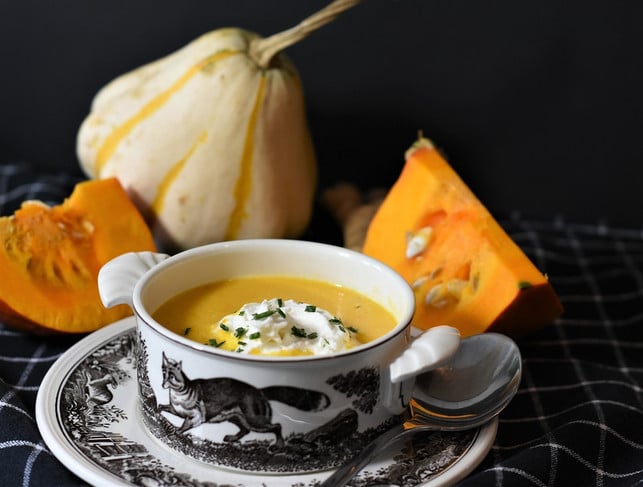um-eine-klassische-kuerbissuppe-zu-wuerzen-genuegen-cc0-pixabay-ritae-241229_download Um eine klassische Kürbissuppe zu würzen, genügen wenige Zutaten.
