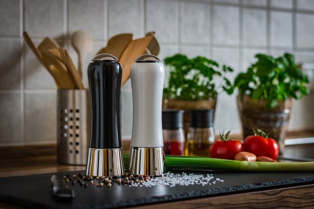 eine-pfeffermuehle-eignet-sich-optimal-um-die-papa-cc0-pixabay-divily-190605_download Eine Pfeffermühle eignet sich optimal, um die Papaya-Kerne zu zerkleinern.