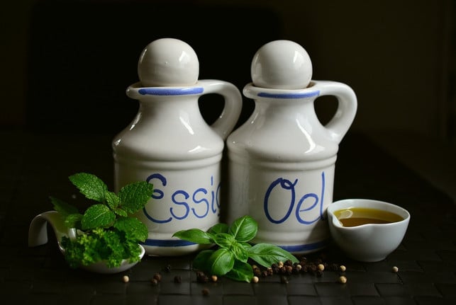 salatdressing-aus-essig-und-oel-die-vinaigrette-cc0-pixabay-congerdesign-180311_download Salatdressing aus Essig und Öl: Die Vinaigrette.