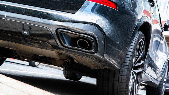 Verbrenner-Aus abschaffen? Bericht warnt vor hohen Kosten für Autofahrer:innen Verbrenner-Aus