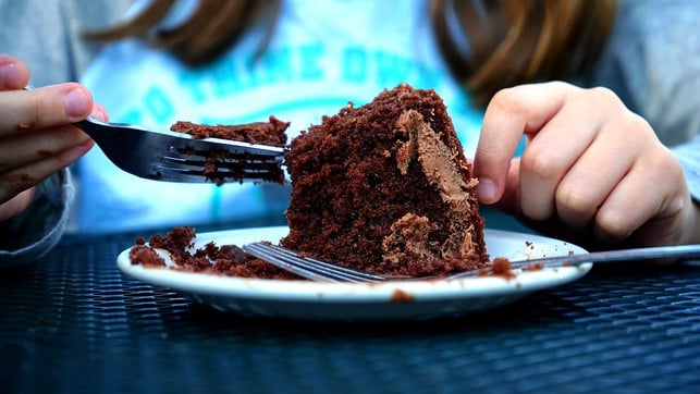 veganer-kuchen-einfach-und-schnell-dieser-schokol-cc0-pixabay-mikesphotos-180830_download Veganer Kuchen einfach und schnell: Dieser Schokoladenkuchen braucht nicht viel Aufwand und gelingt immer.