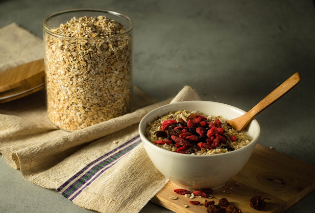 lecker-leichtes-muesli-mit-glutenfreien-haferflock-cc0-pixabay-cgdsro-180519_download Lecker: Leichtes Müsli mit glutenfreien Haferflocken.