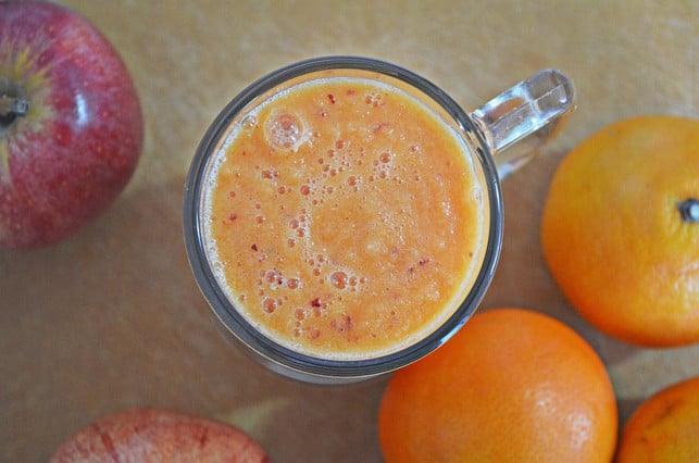 apfel-und-orange-harmonieren-bestens-in-einem-smoo-cc0-pixabay-lauracuriacu-190224_download Apfel und Orange harmonieren bestens in einem Smoothie.