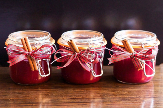 aus-kornelkirschen-kannst-du-leckere-marmelade-zub-cc0-pixabay-tesaphotography-200115_download Aus Kornelkirschen kannst du leckere Marmelade zubereiten.