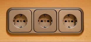 Stecker ziehen bei Geräten